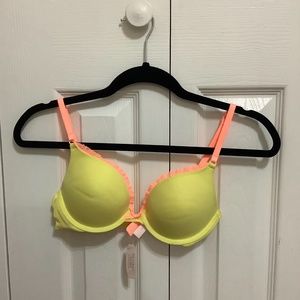 Victoria’s Secret push up bra 32c NWT